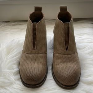 Like New Billabong Ankle Booties! (Size6)